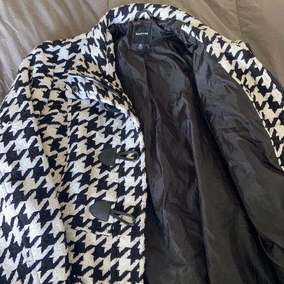Patterned Coat - Picture 3 of 4